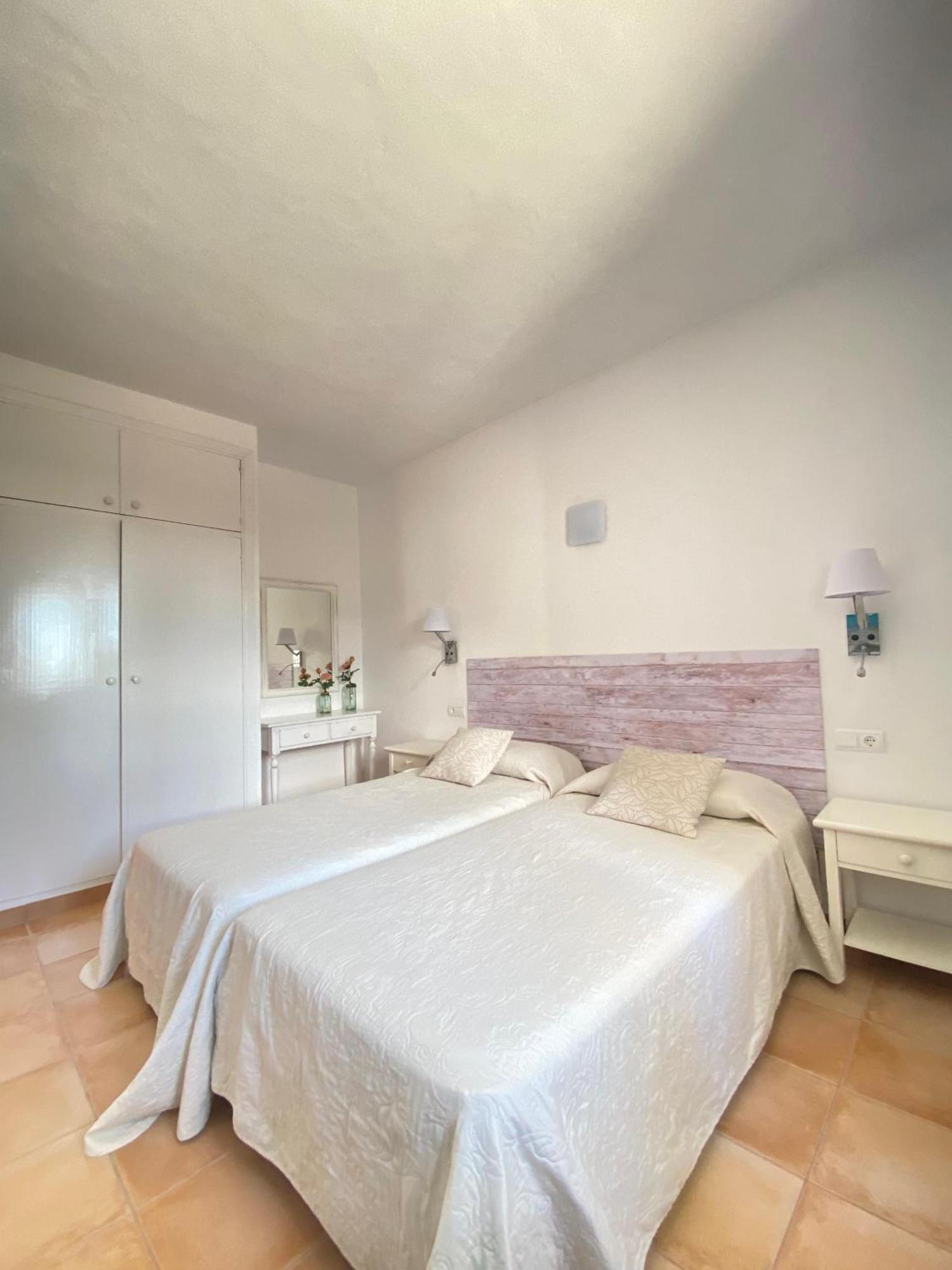 Apartamentos Ferrer Playa DPlaya Des Figueral Esterno foto